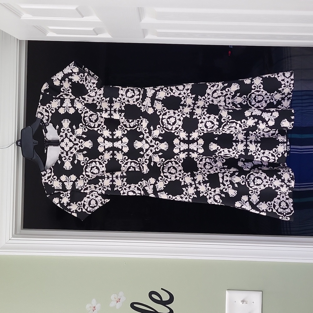 Woman's Fall Dress - Picture 3 of 3